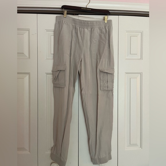 BCBG MAXAZRIA Cream Cargo Pants - Picture 1 of 4